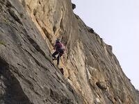 Coralie pose un goujon de 12mm. dans Les Novis, secteur Roudoudous Coralie pose un goujon de 12mm. dans Les Novis, secteur Roudoudous