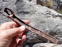 Le piton des ouvreurs de la 1ère voie, éponyme, du secteur. Le piton des ouvreurs de la 1ère voie, éponyme, du secteur.